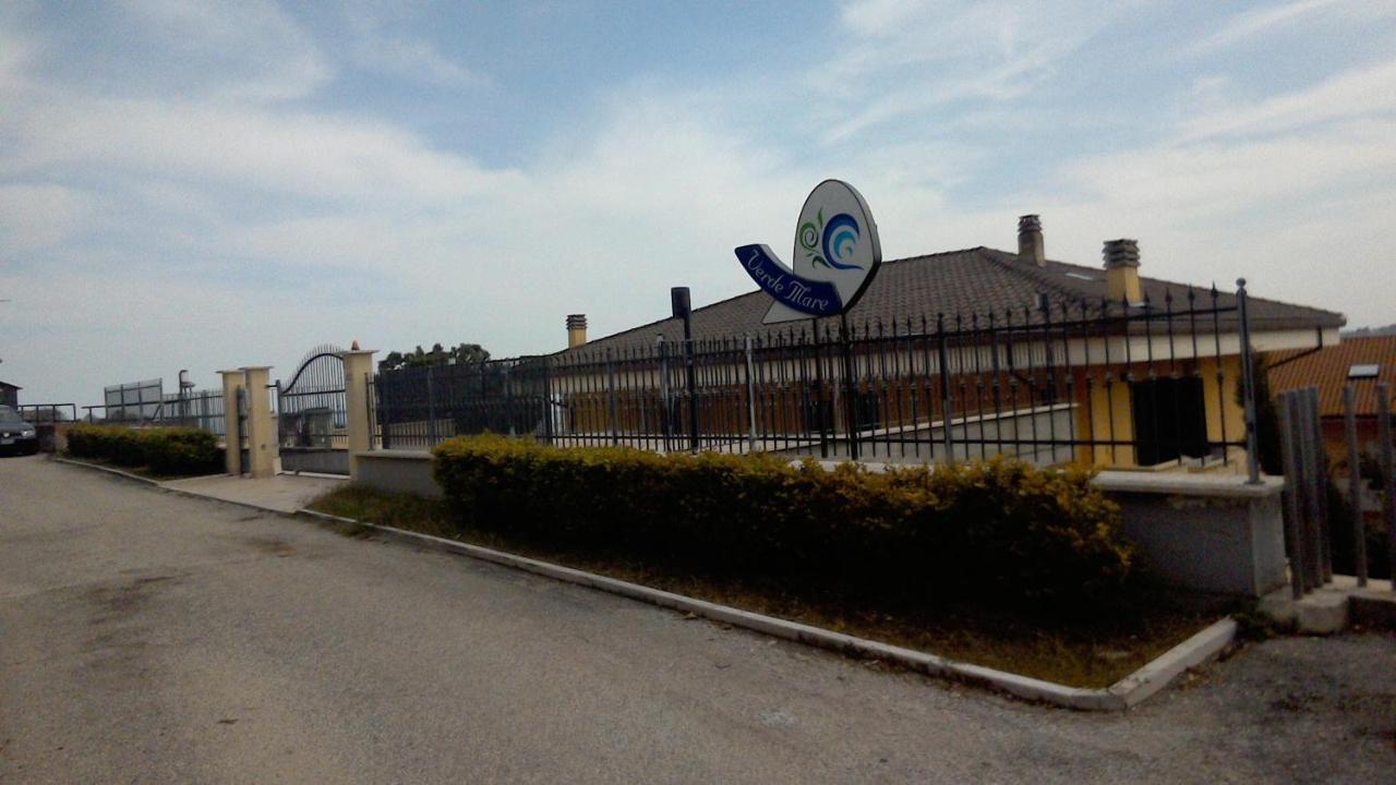 Verde Mare "Appartamenti Per Vacanze" Tortoreto Exterior foto